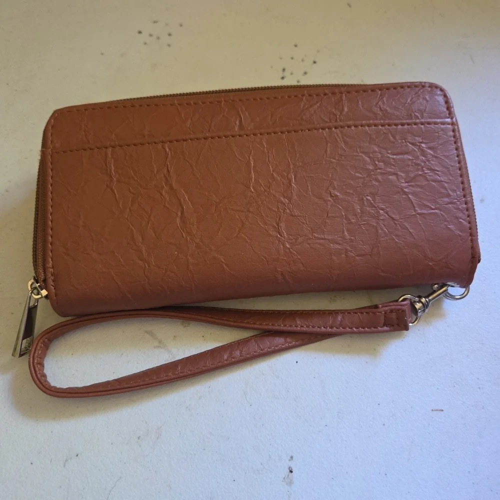 B. Amici Luciana RFID Leather Wallet  Wristlet Brown Gingerbread